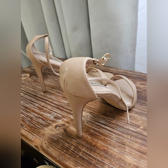 Steve Madden Nude Heels - Picture 2 of 3
